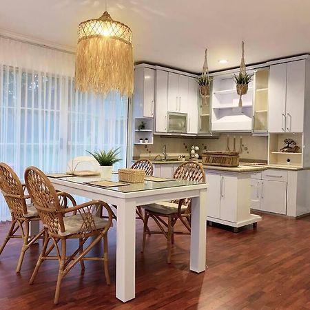 Tropical Villa By Villapedia Citaringgul Экстерьер фото