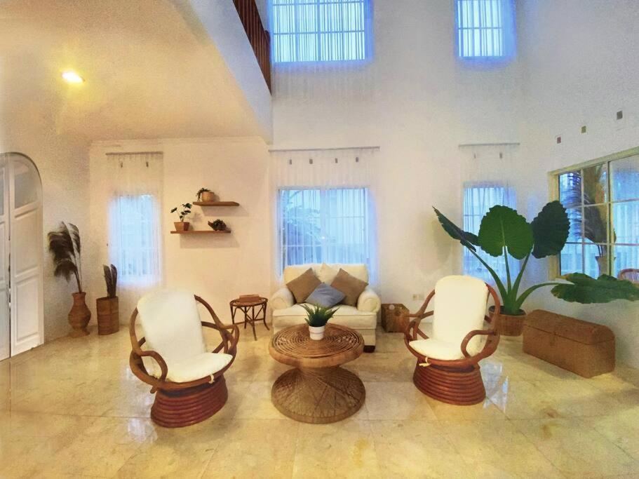 Tropical Villa By Villapedia Citaringgul Экстерьер фото